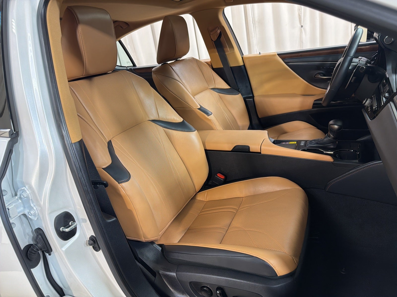 2023 Lexus ES 300h Luxury