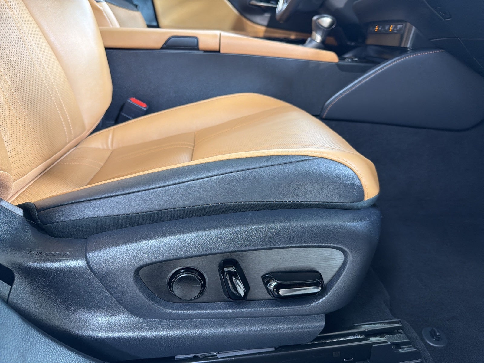 2023 Lexus ES 300h Luxury