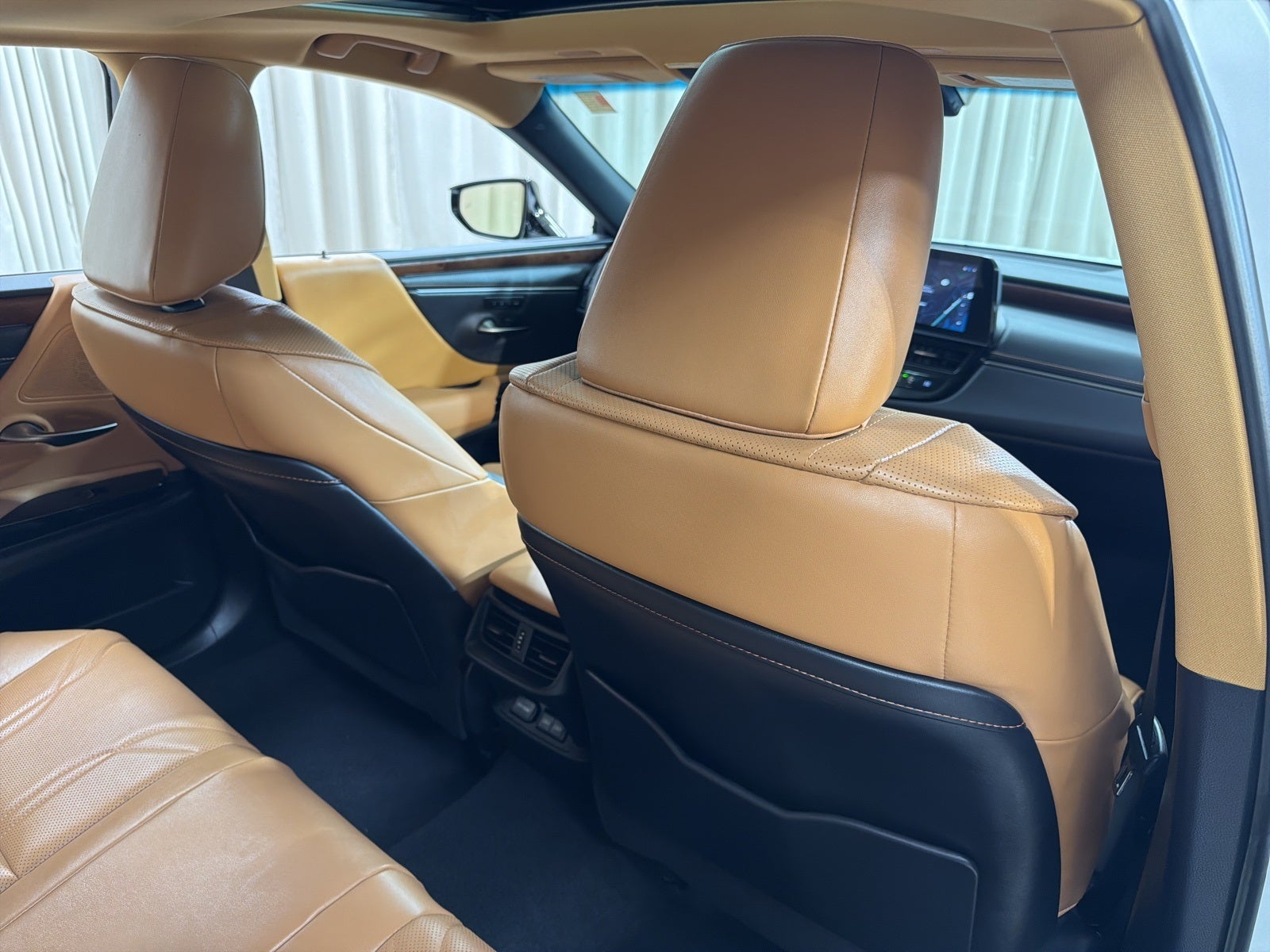 2023 Lexus ES 300h Luxury