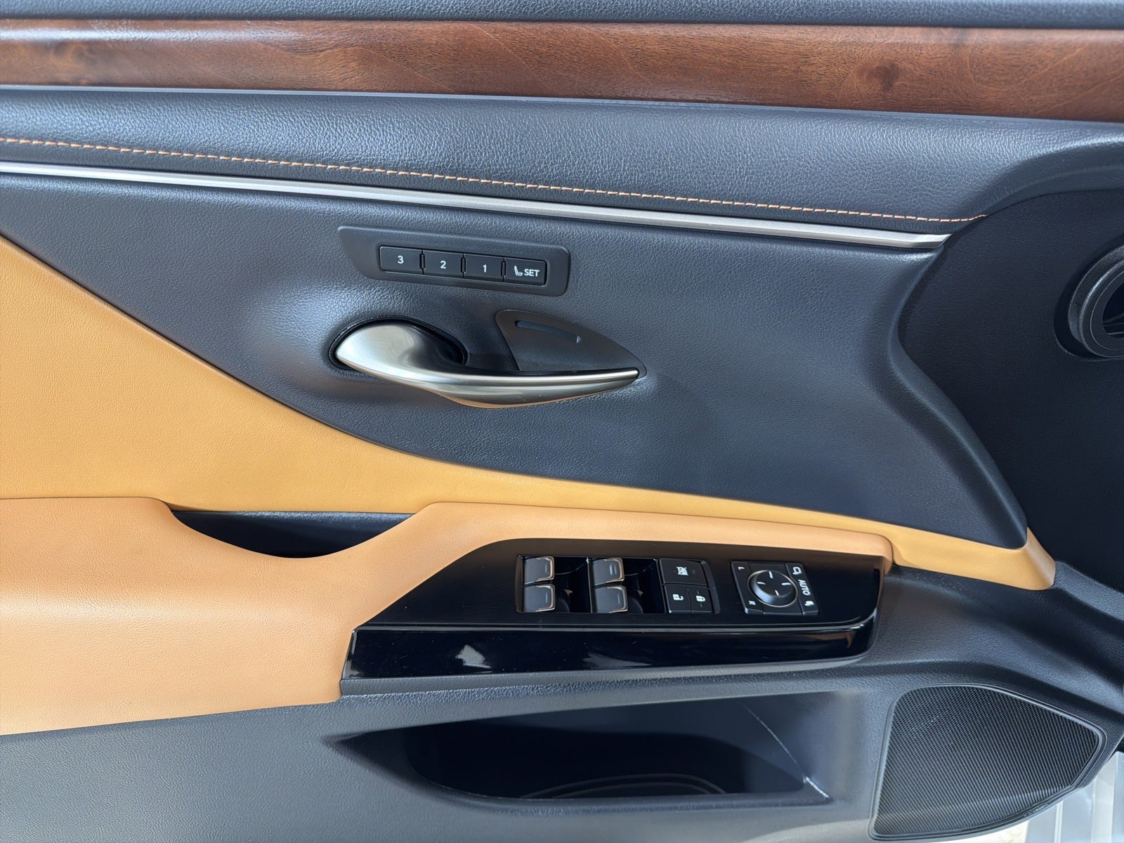 2023 Lexus ES 300h Luxury