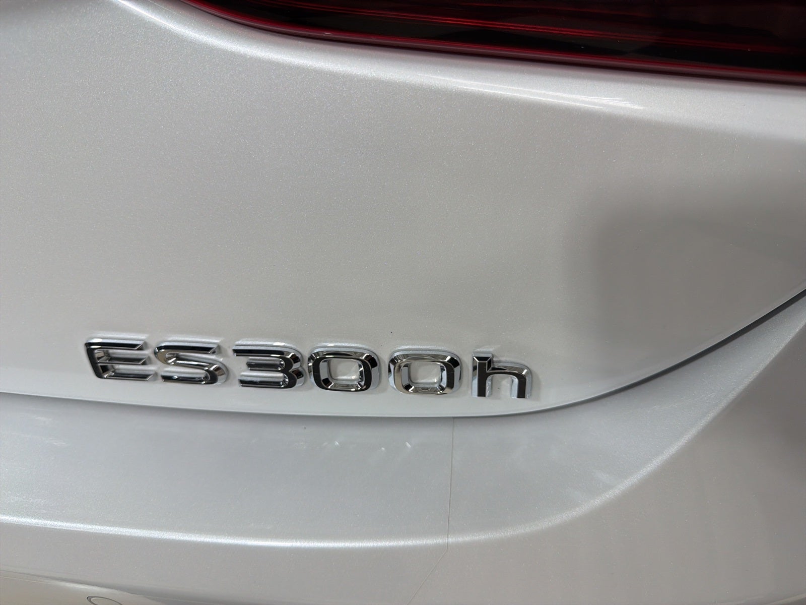 2023 Lexus ES 300h Luxury