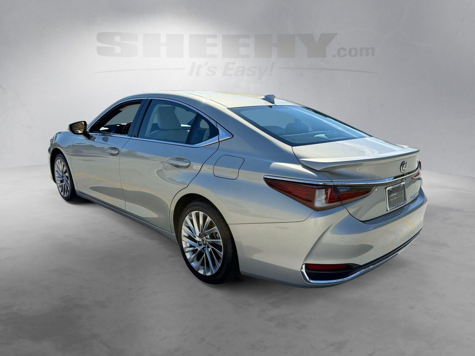 2023 Lexus ES 300h Ultra Luxury
