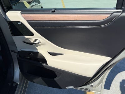 2023 Lexus ES 300h Ultra Luxury