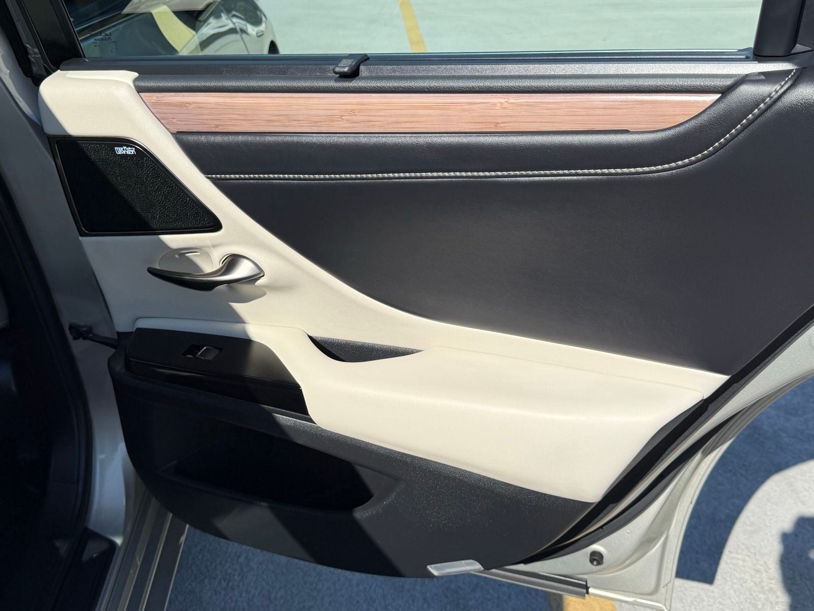 2023 Lexus ES 300h Ultra Luxury
