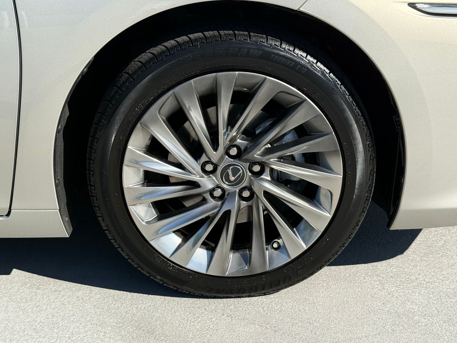 2023 Lexus ES 300h Ultra Luxury