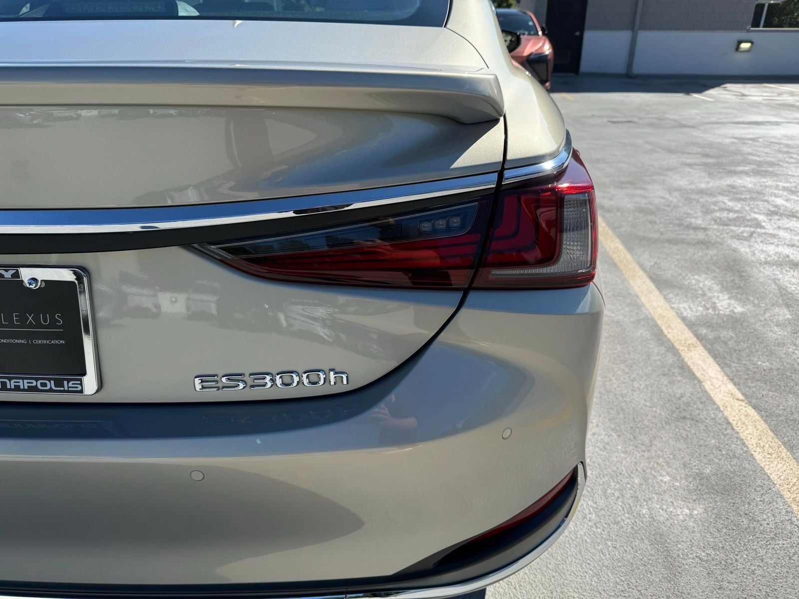 2023 Lexus ES 300h Ultra Luxury