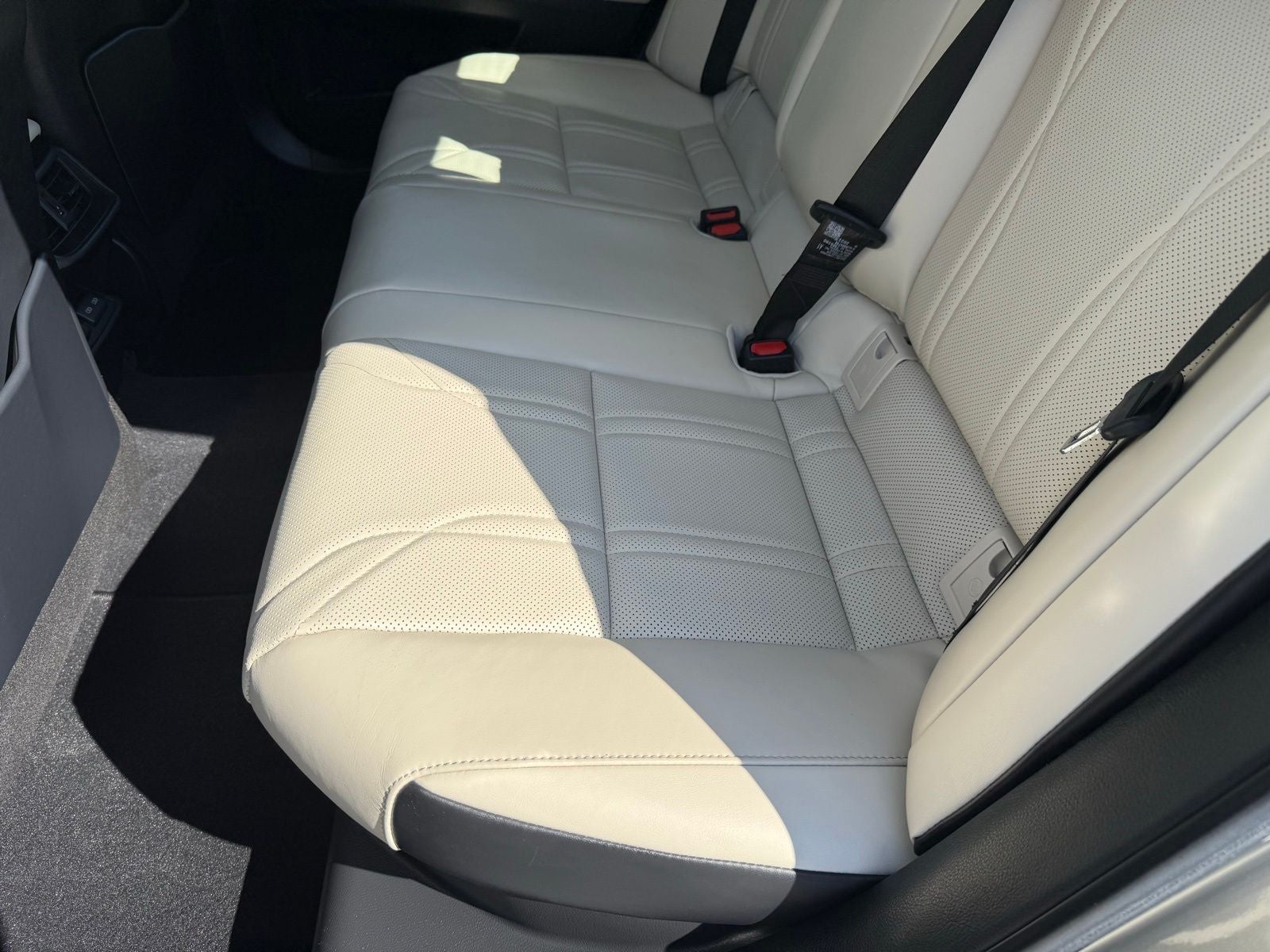2023 Lexus ES 300h Ultra Luxury