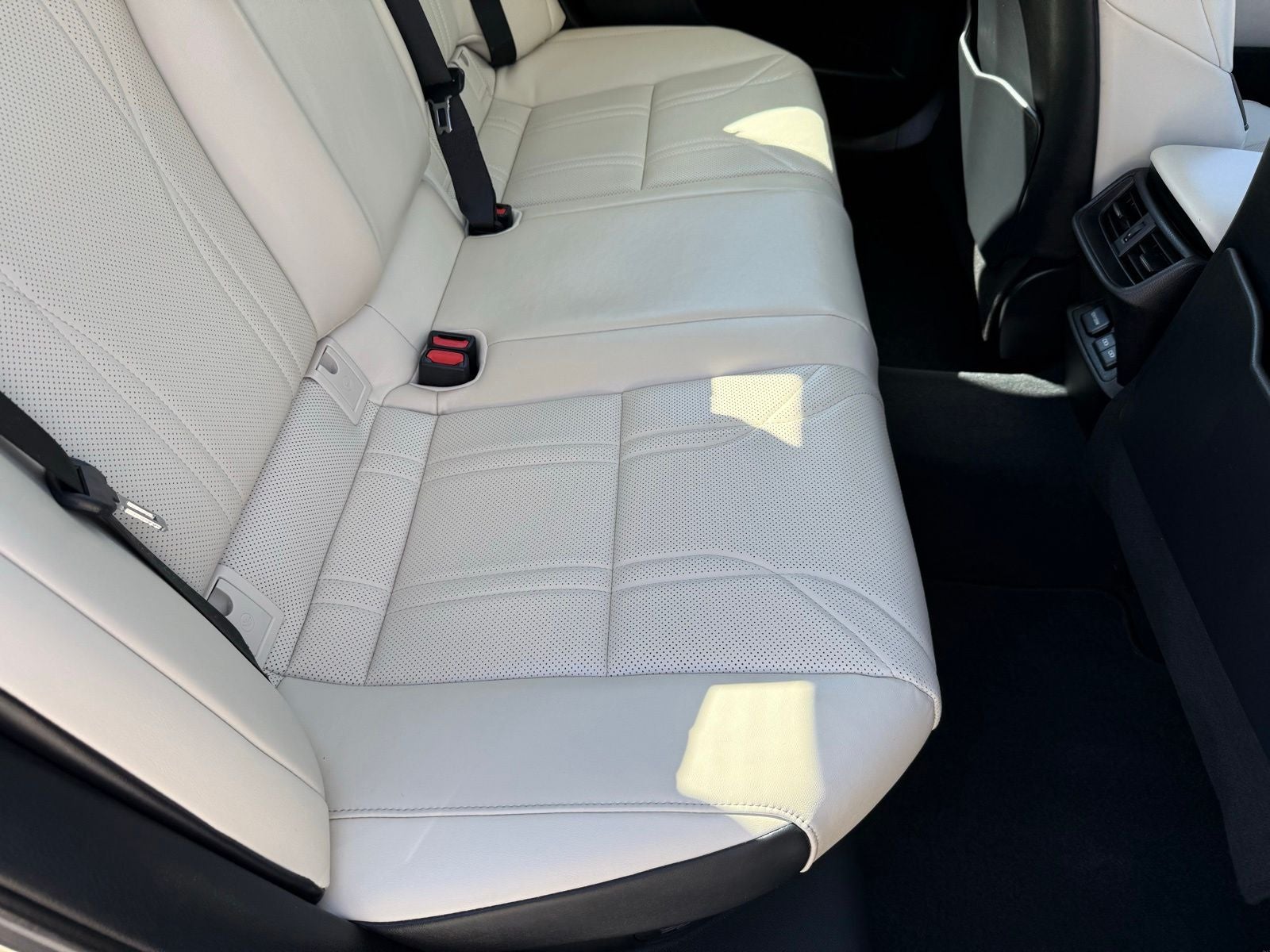 2023 Lexus ES 300h Ultra Luxury