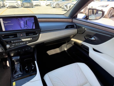 2023 Lexus ES 300h Ultra Luxury