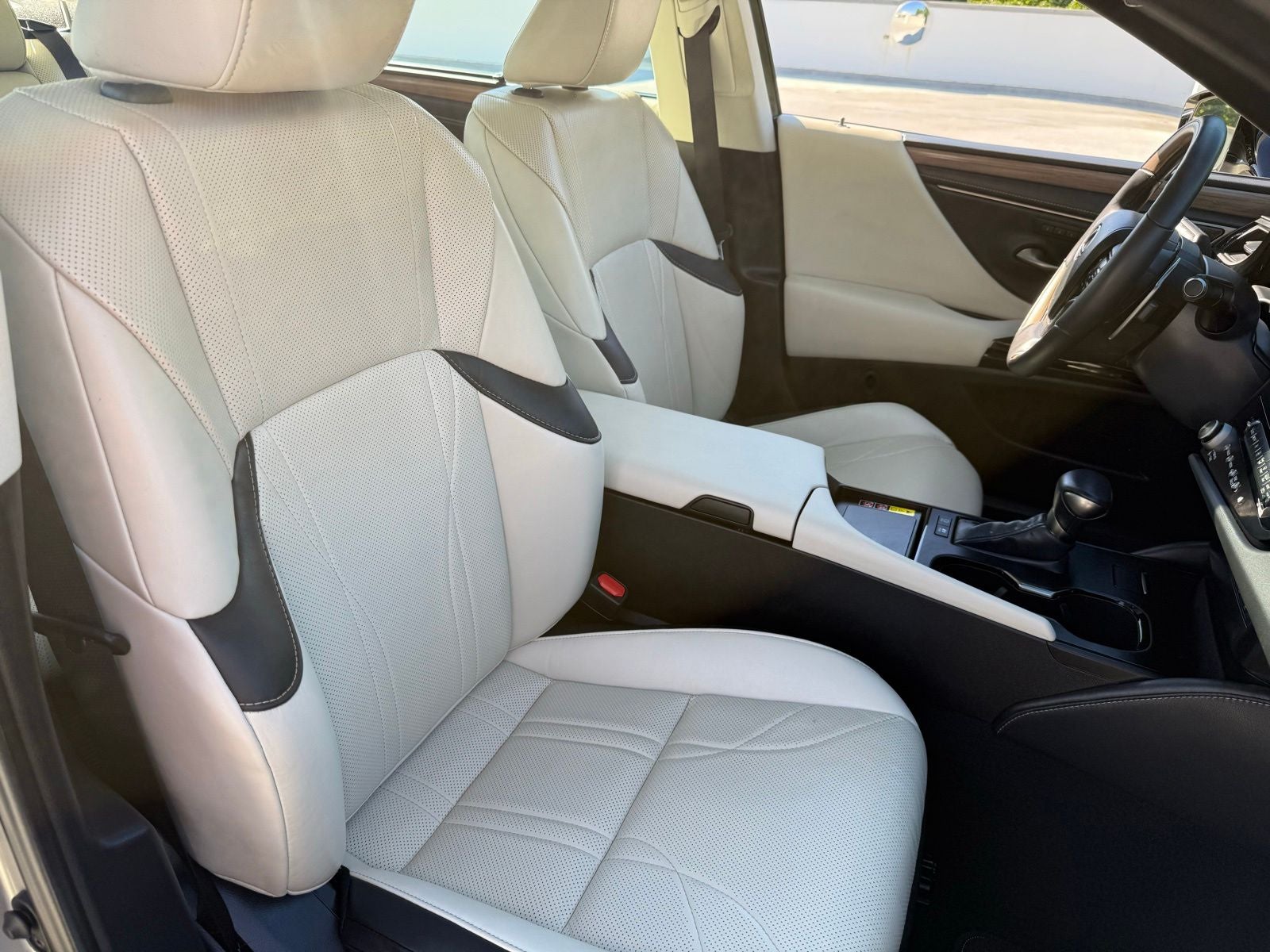 2023 Lexus ES 300h Ultra Luxury