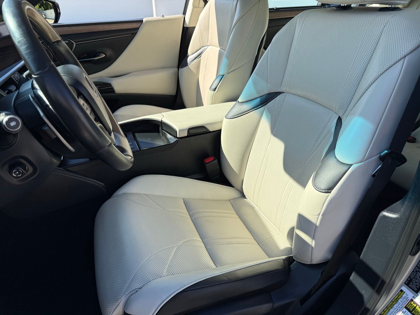 2023 Lexus ES 300h Ultra Luxury