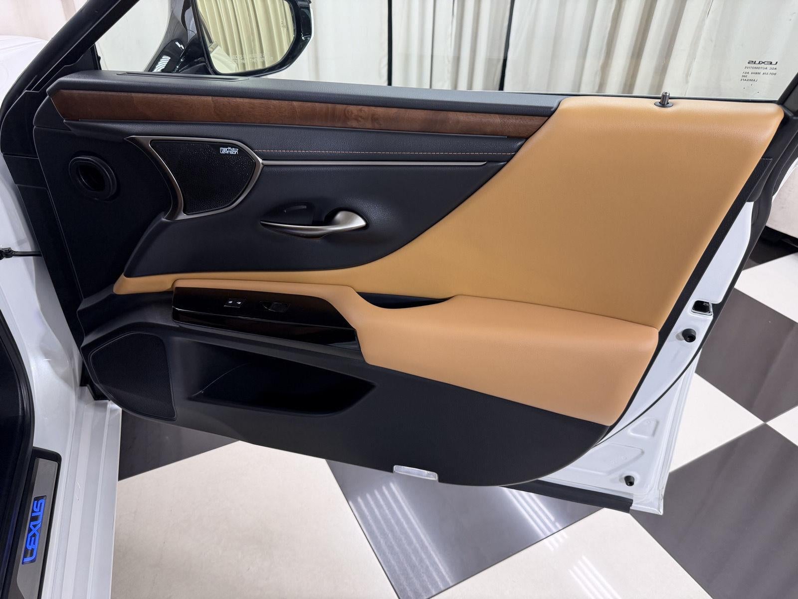 2025 Lexus ES ES 300h Ultra Luxury