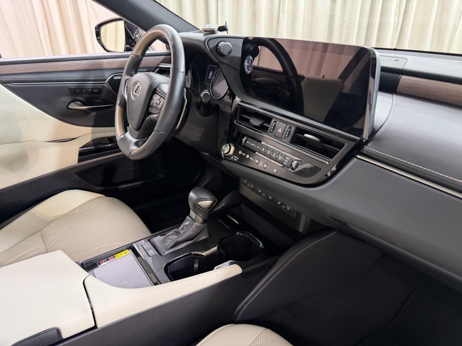2024 Lexus ES ES 300h Ultra Luxury