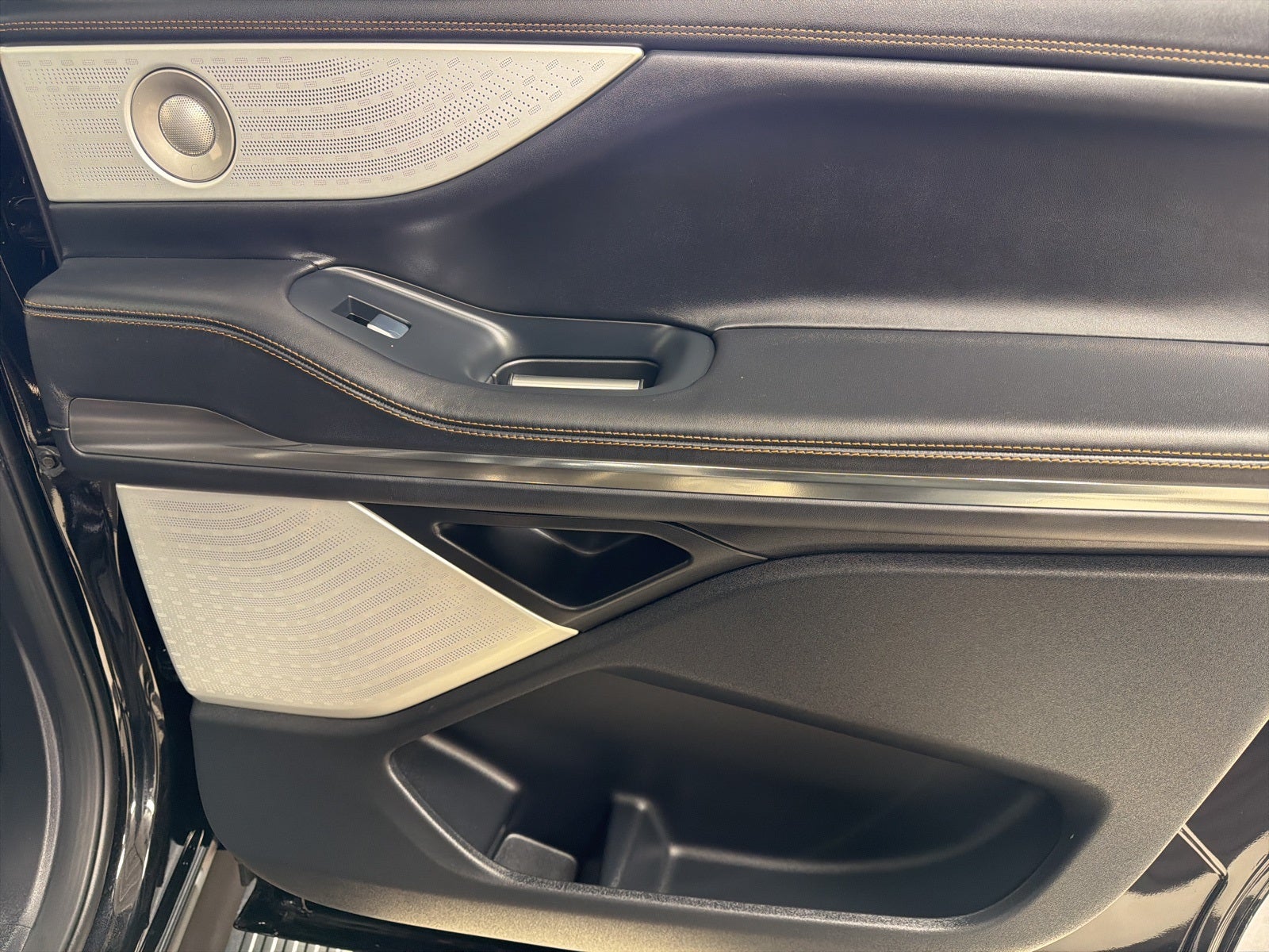 2025 Lincoln Navigator L Black Label