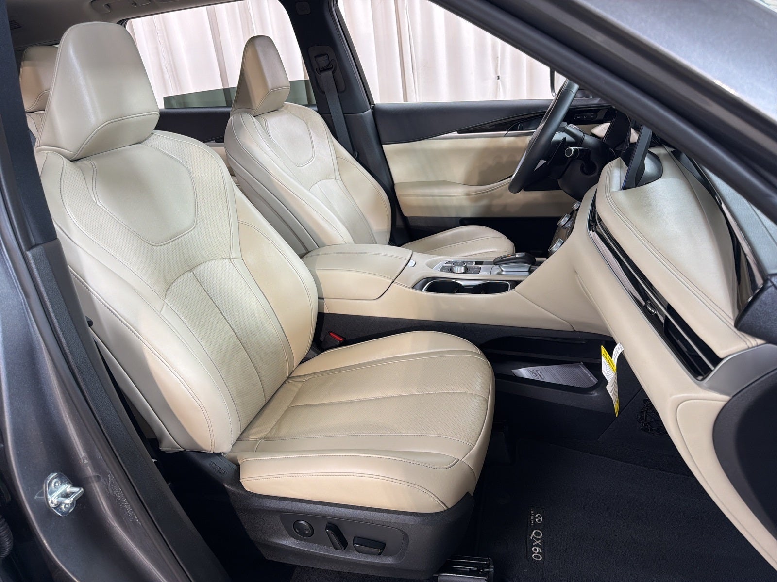 2025 INFINITI QX60 PURE