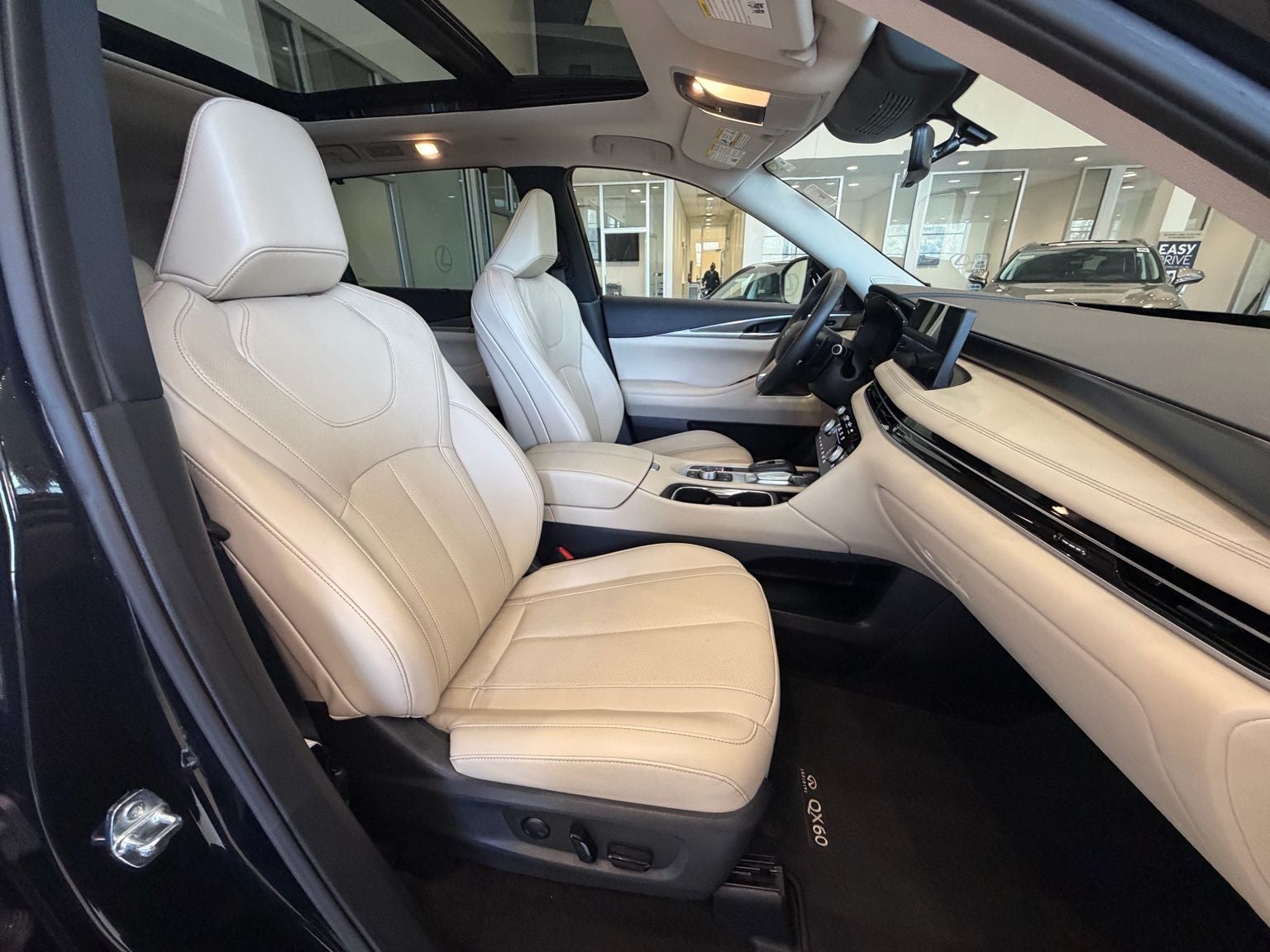 2025 INFINITI QX60 LUXE