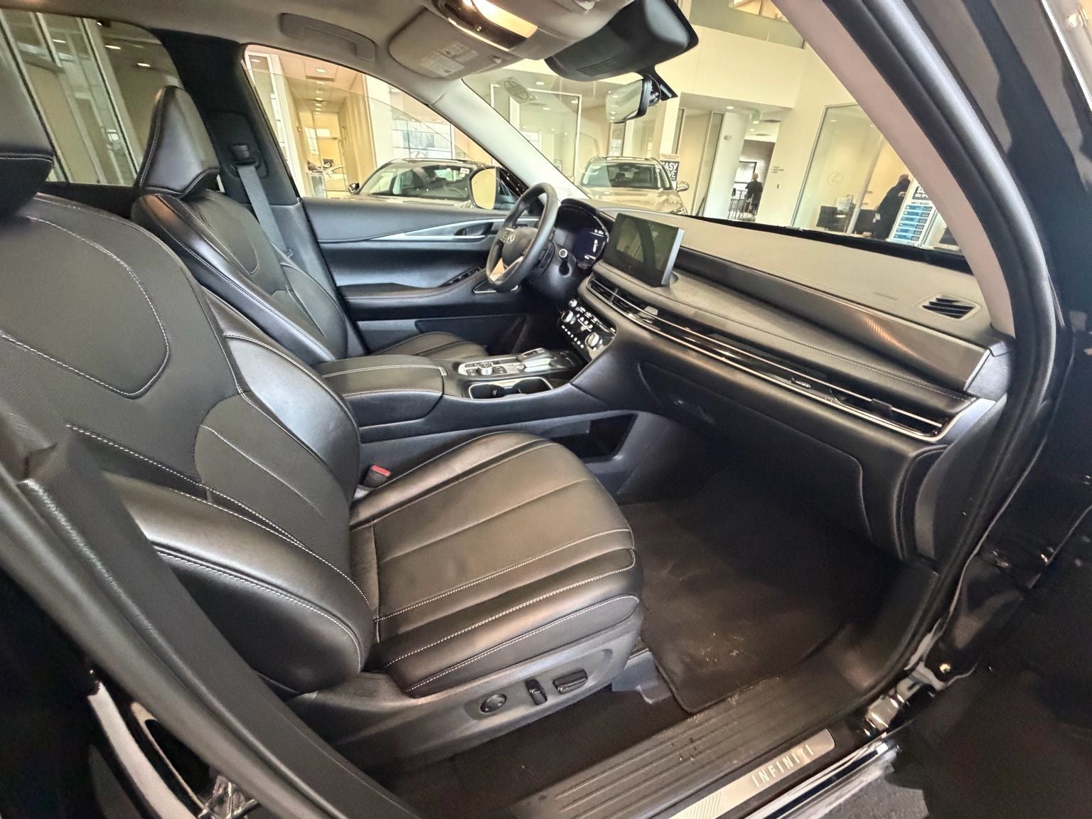 2025 INFINITI QX60 LUXE