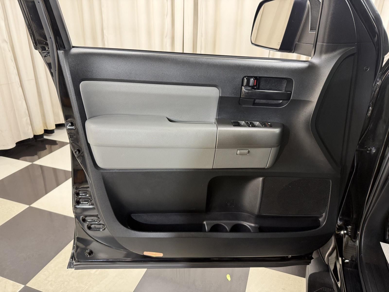 2017 Toyota Sequoia SR5