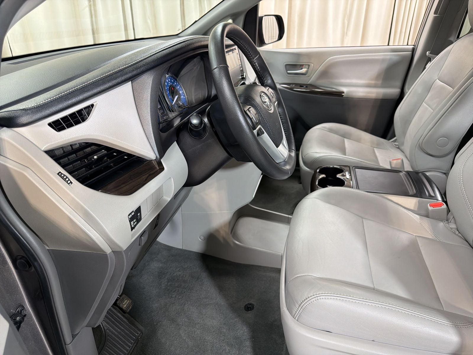 2018 Toyota Sienna XLE 7 Passenger