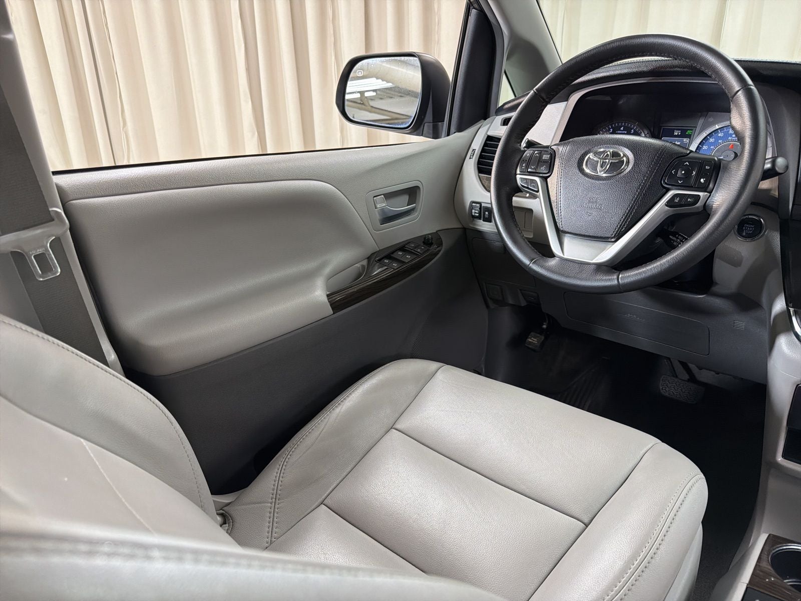 2018 Toyota Sienna XLE 7 Passenger