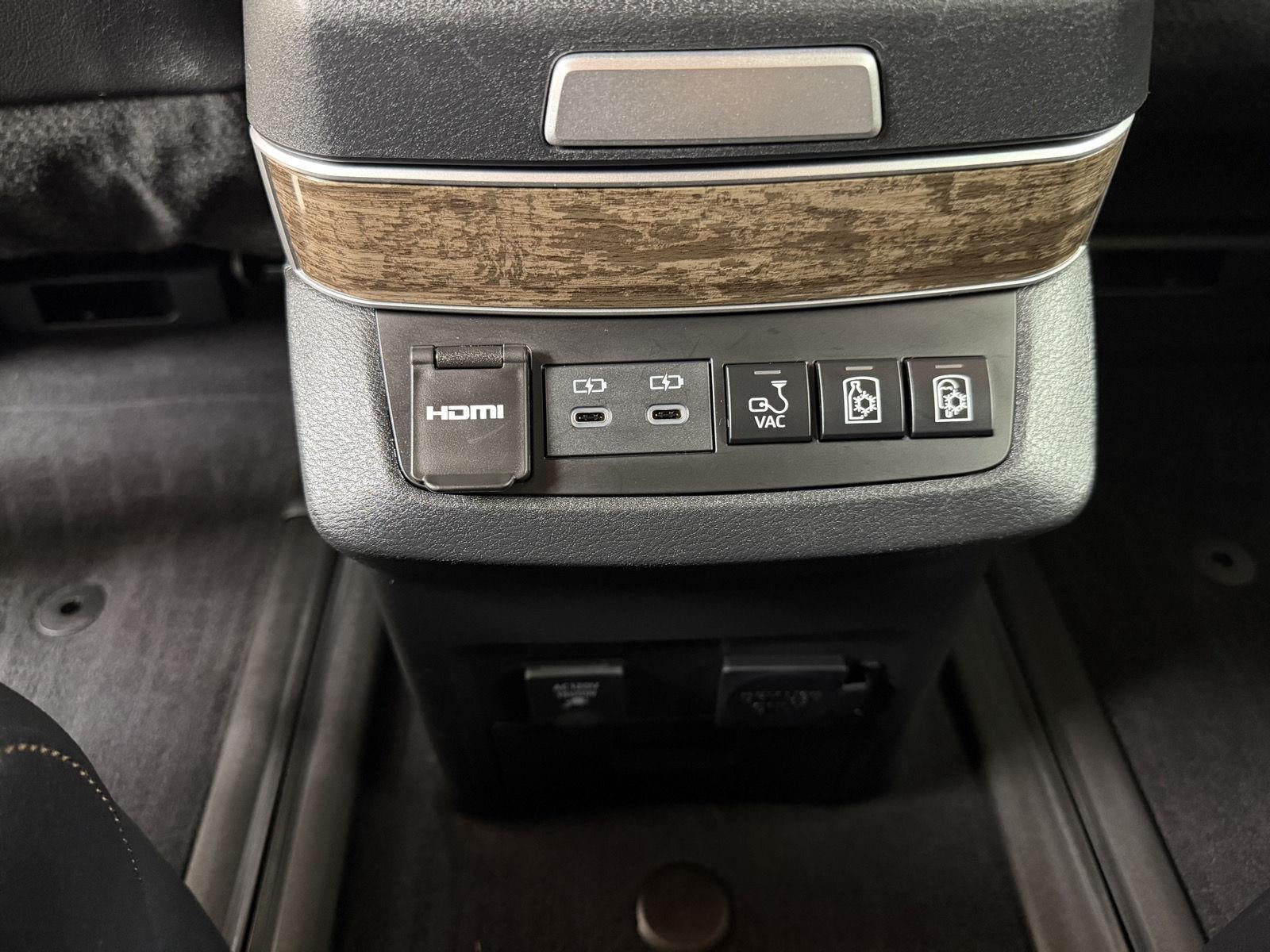 2025 Toyota Sienna Platinum 7-Passenger