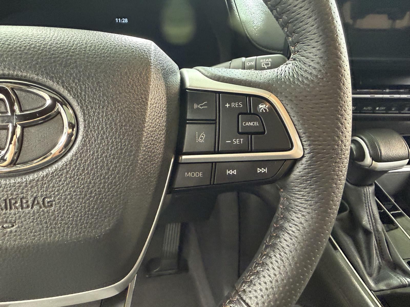 2025 Toyota Sienna Platinum 7-Passenger