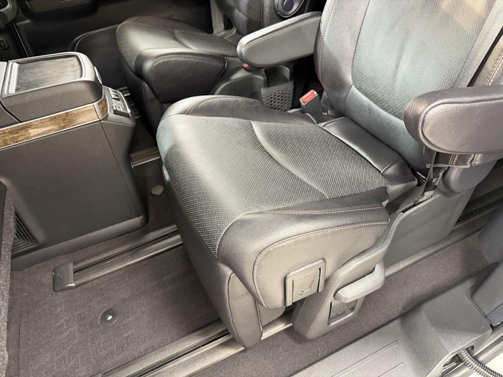 2025 Toyota Sienna Platinum 7-Passenger