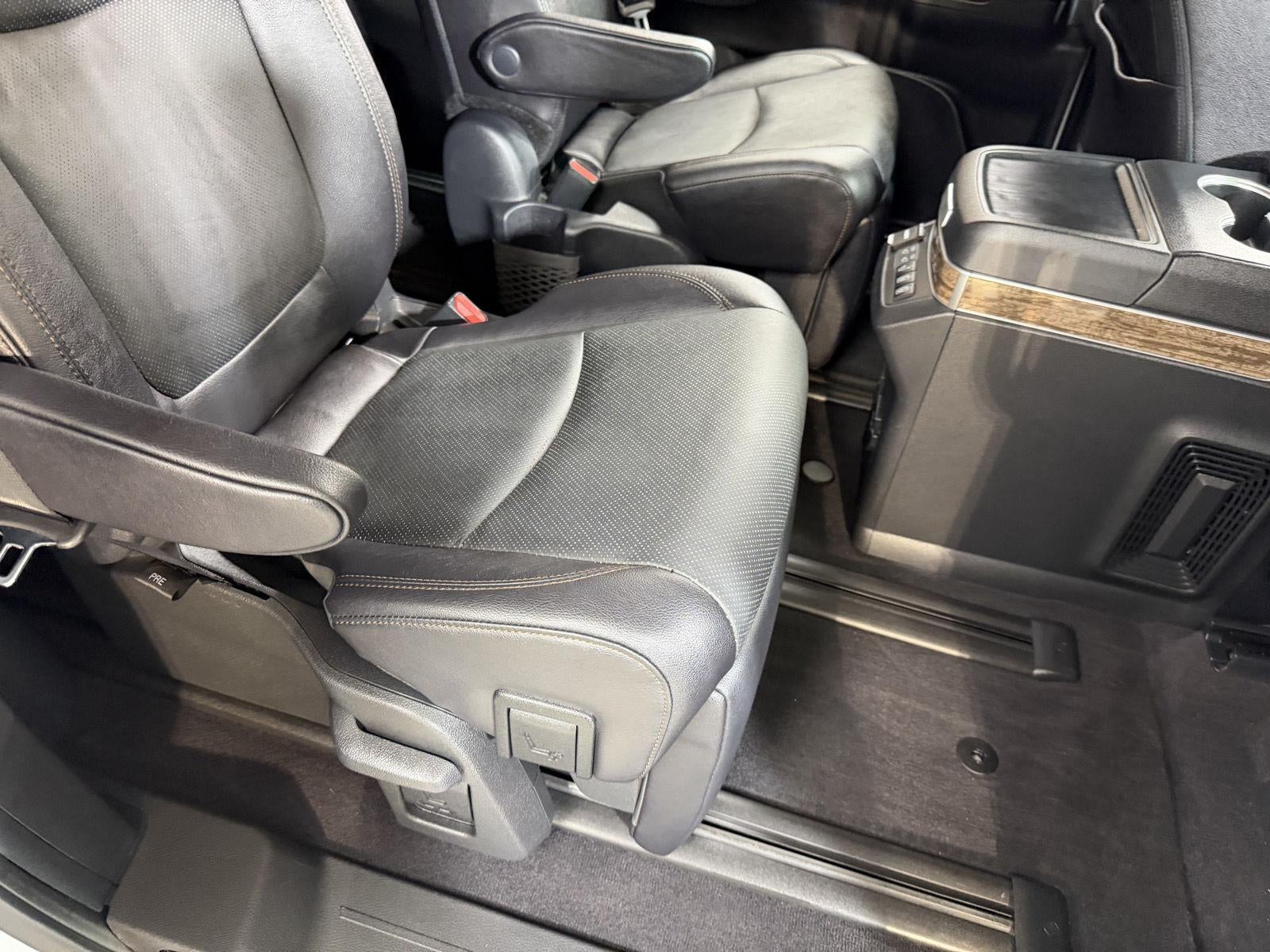 2025 Toyota Sienna Platinum 7-Passenger