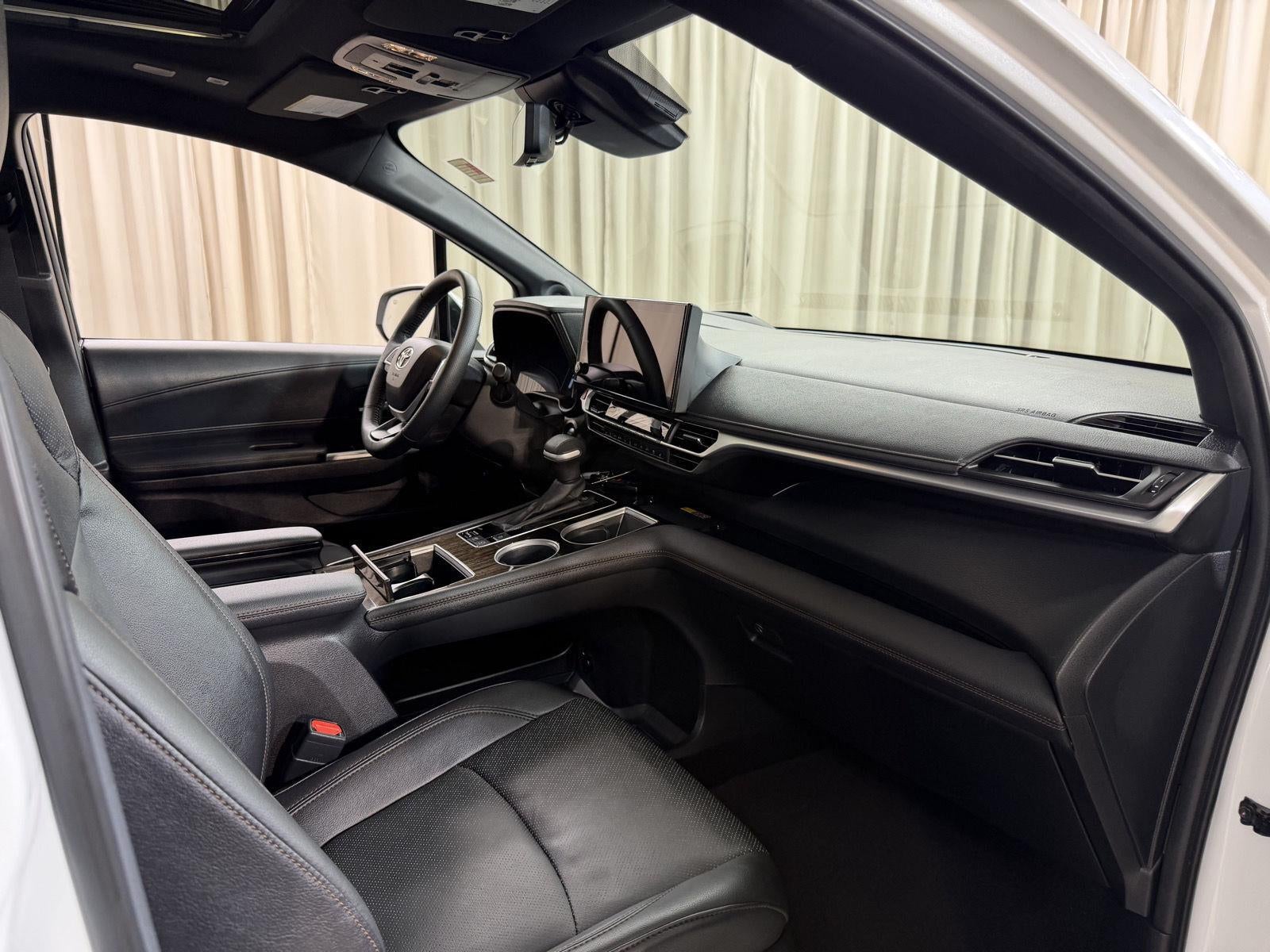 2025 Toyota Sienna Platinum 7-Passenger
