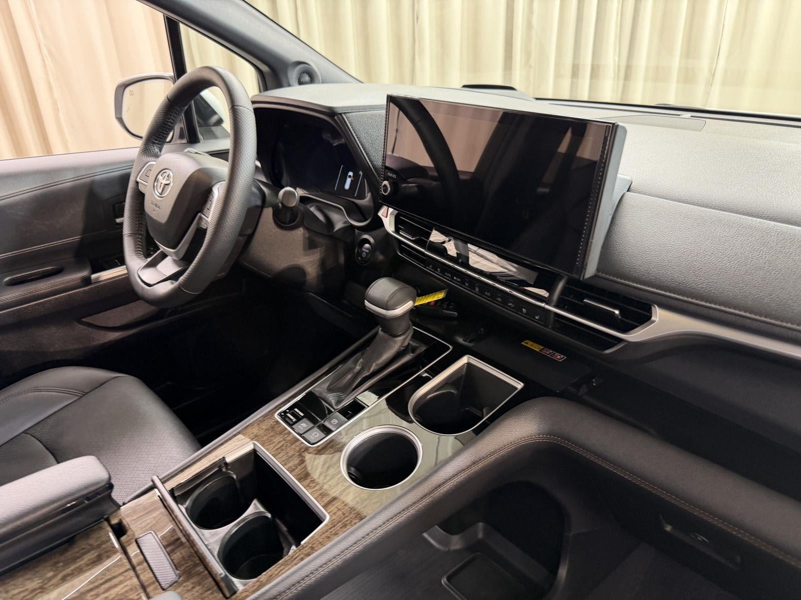 2025 Toyota Sienna Platinum 7-Passenger
