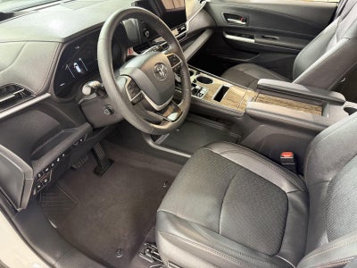 2025 Toyota Sienna Platinum 7-Passenger