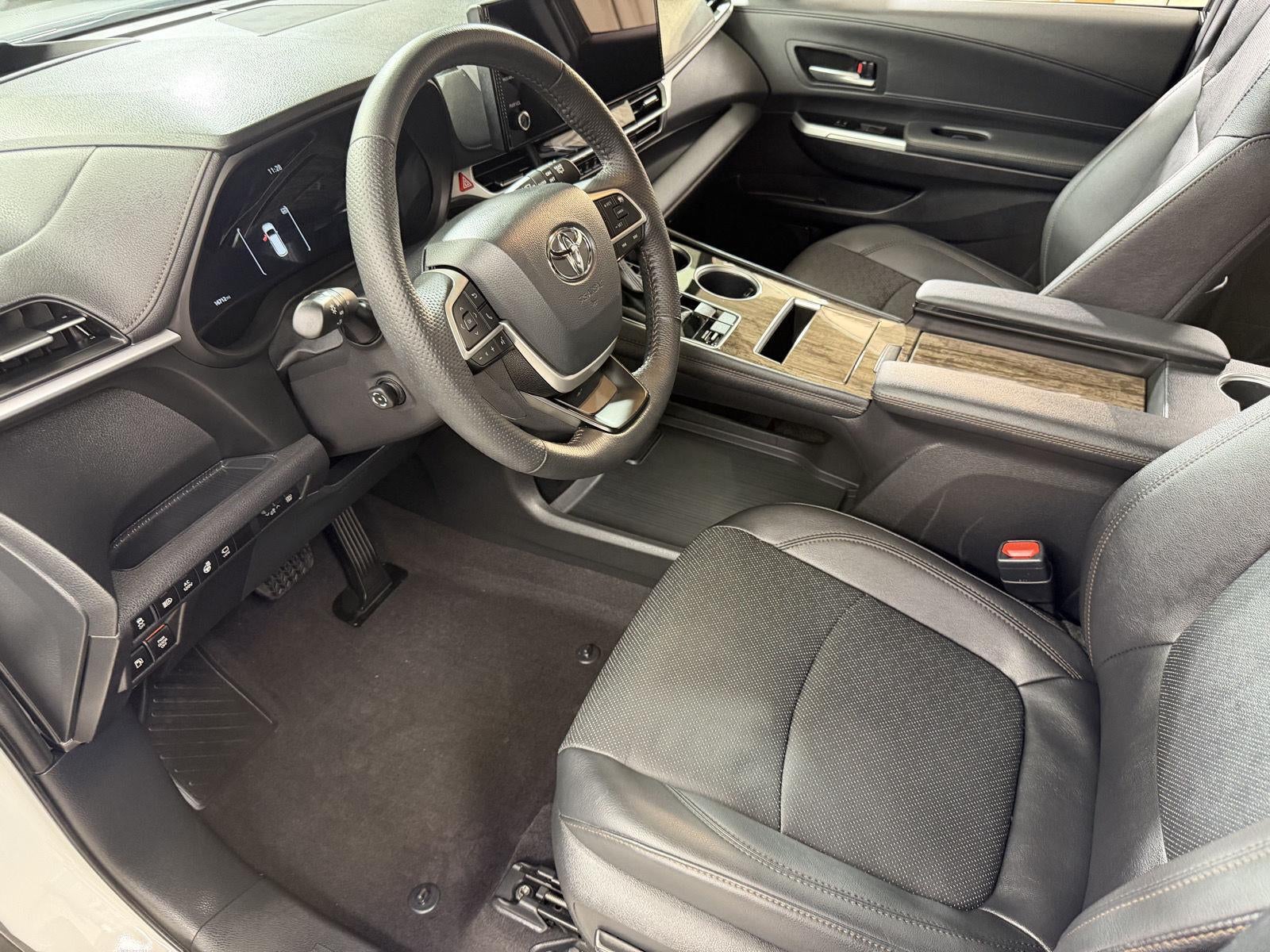 2025 Toyota Sienna Platinum 7-Passenger