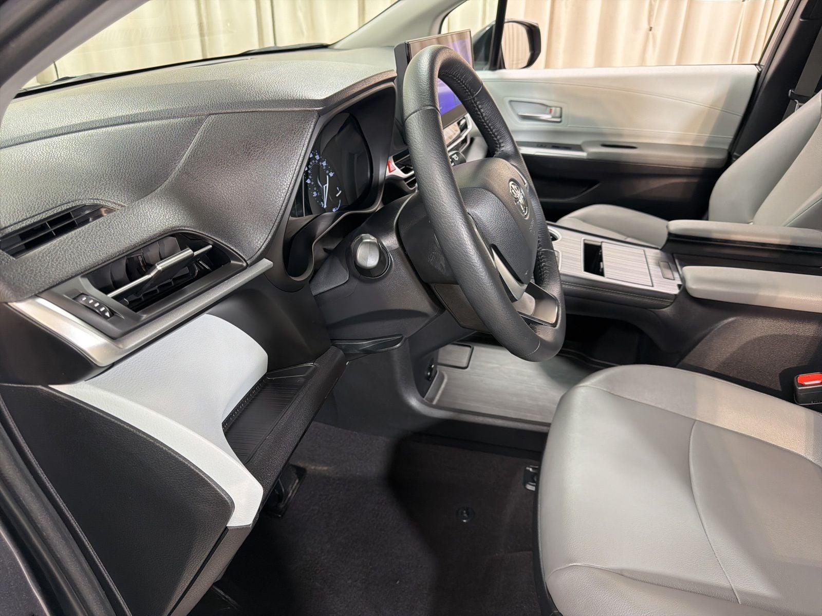 2025 Toyota Sienna XLE 7 Passenger