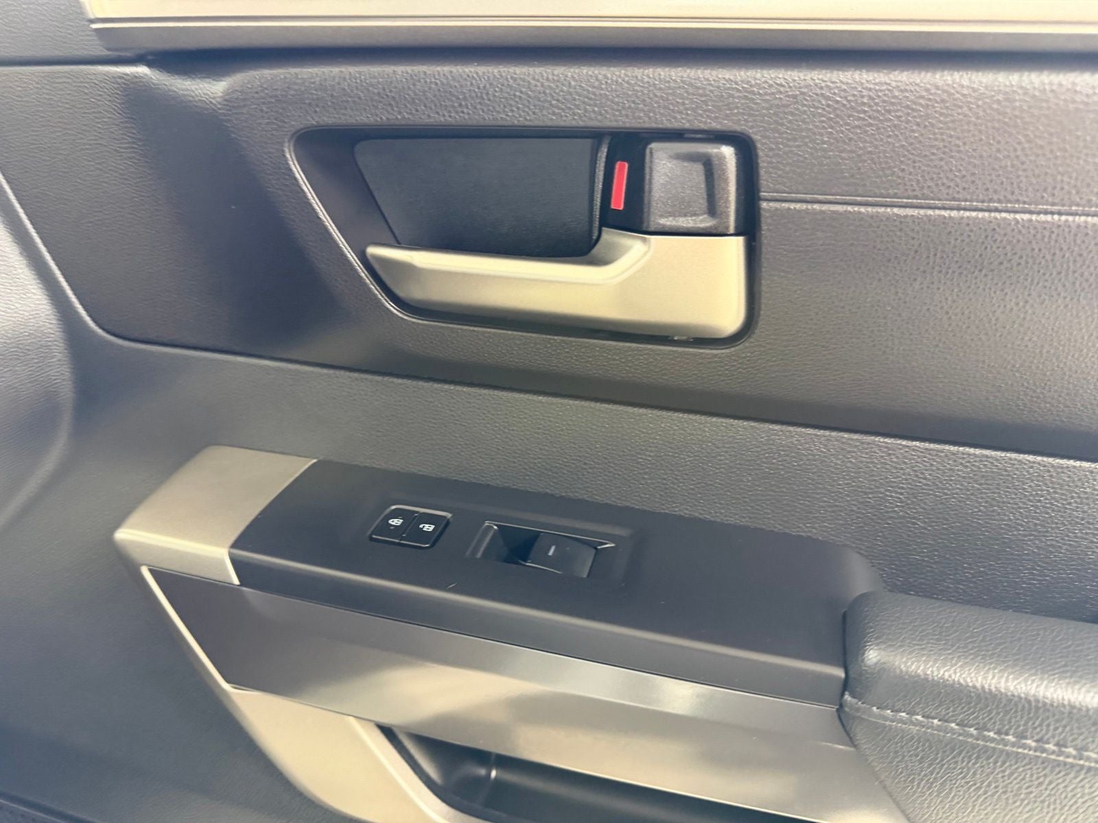 2025 Toyota Tundra SR5 - Photo 26