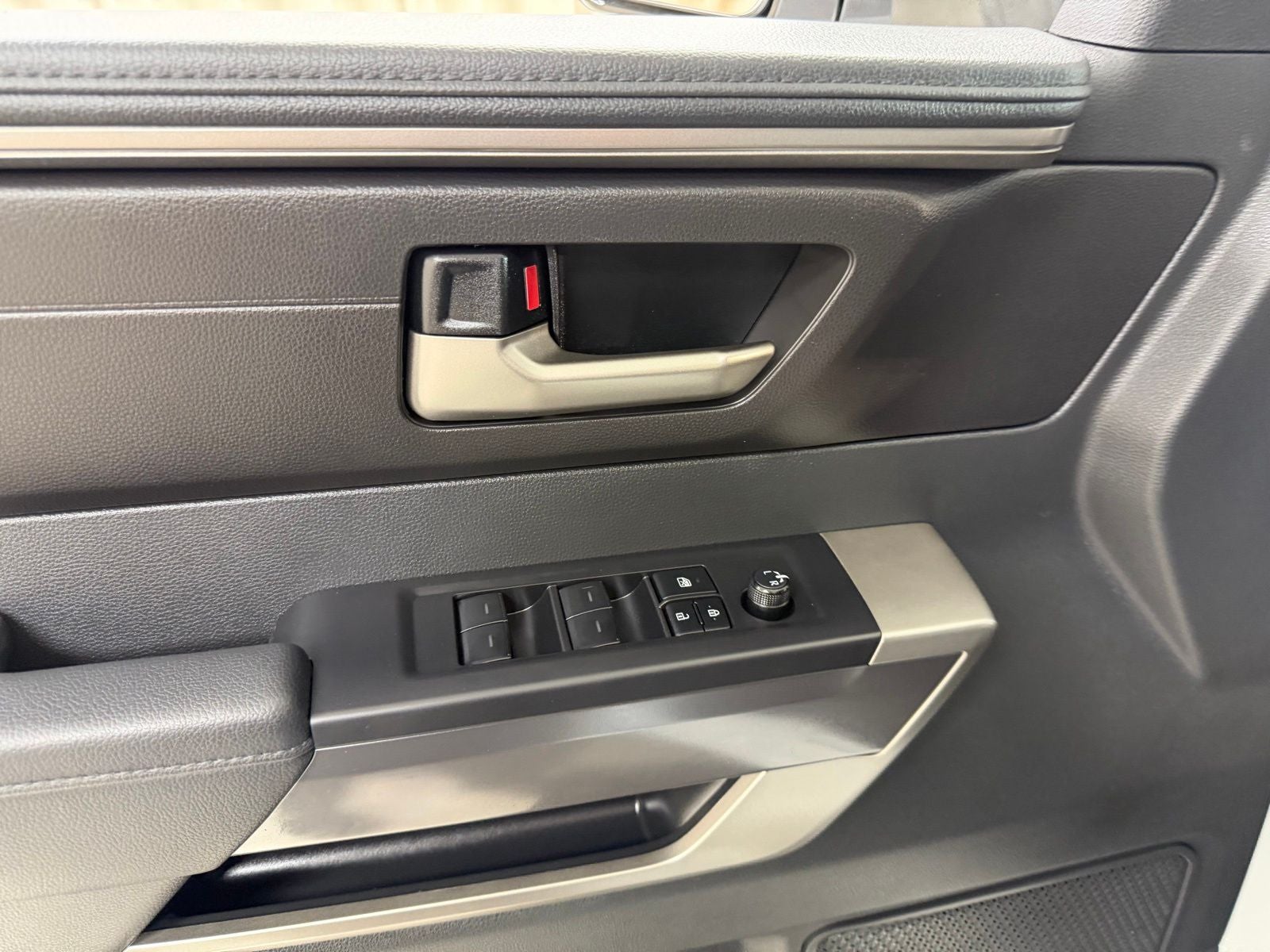 2025 Toyota Tundra SR5 - Photo 27