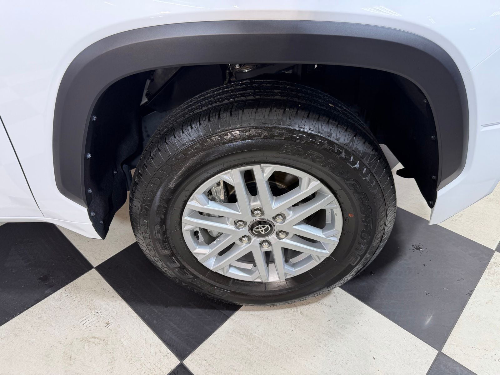 2025 Toyota Tundra SR5 - Photo 29