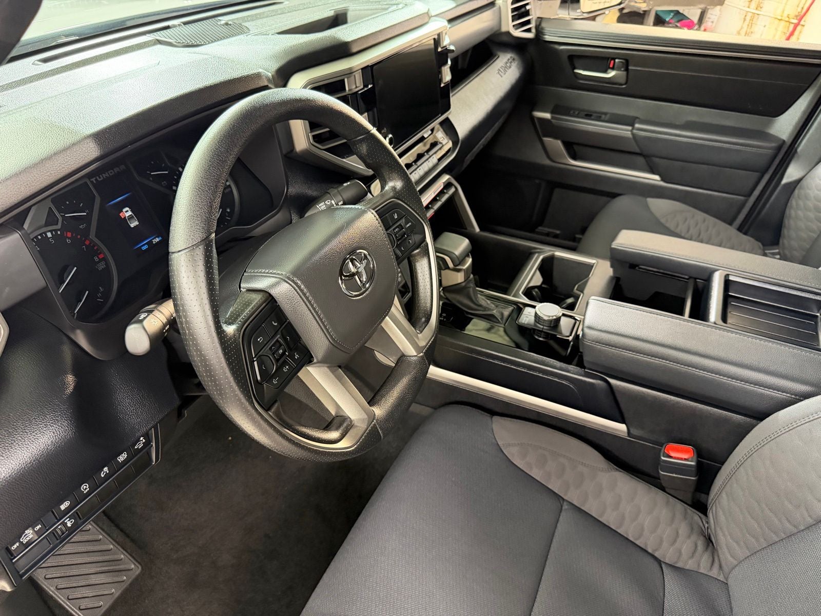 2025 Toyota Tundra SR5 - Photo 31
