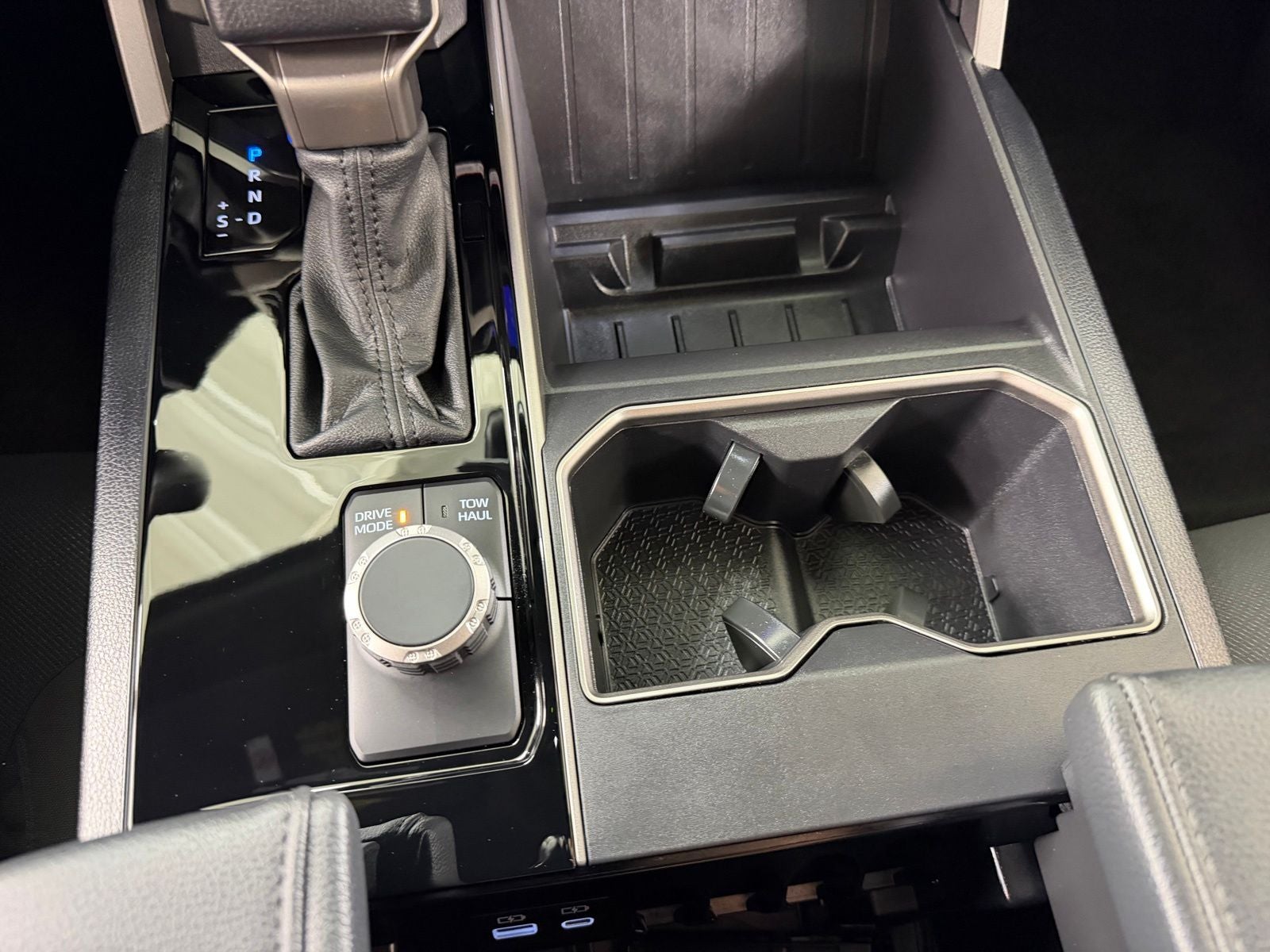 2025 Toyota Tundra SR5 - Photo 36