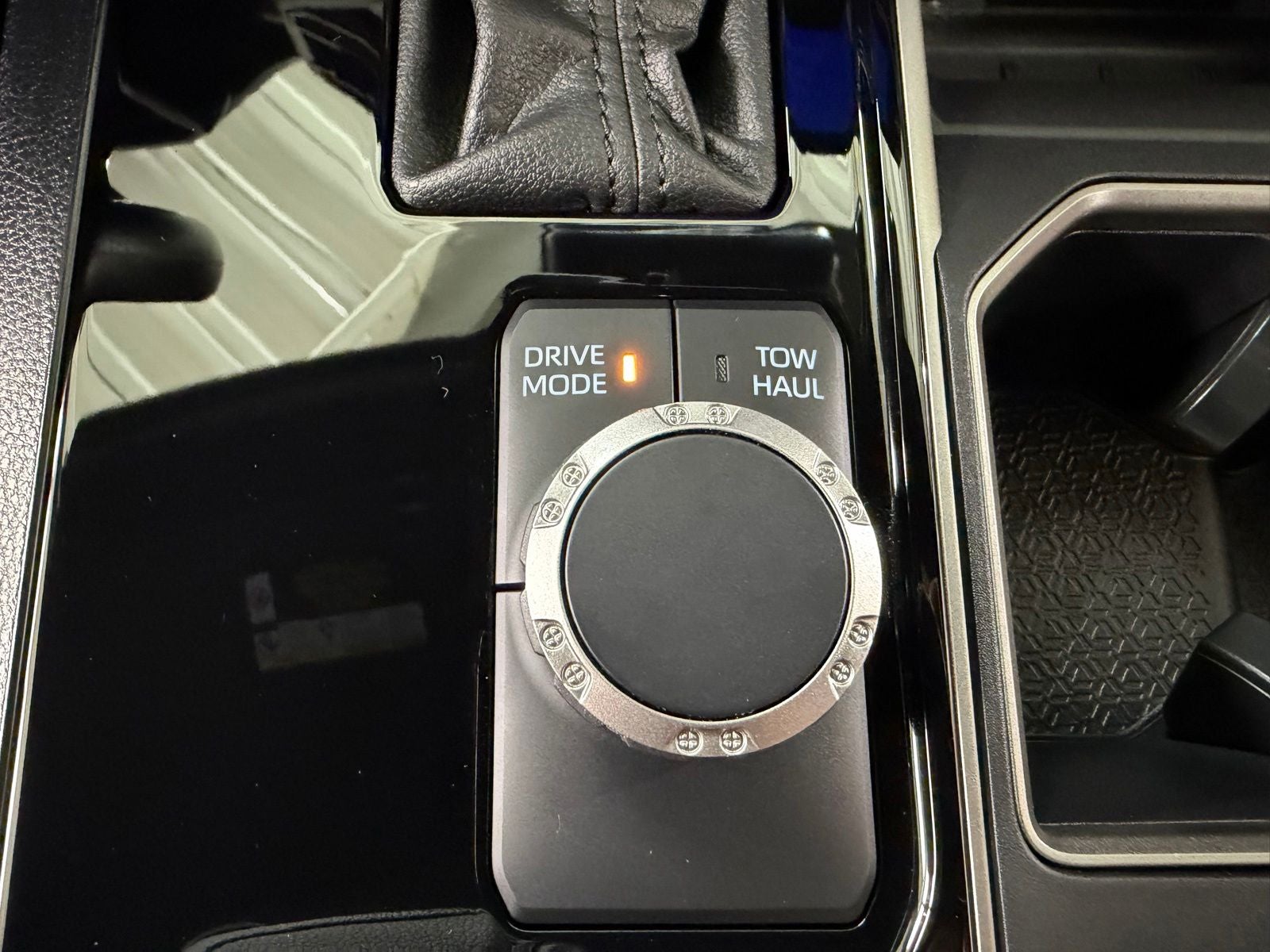 2025 Toyota Tundra SR5 - Photo 37