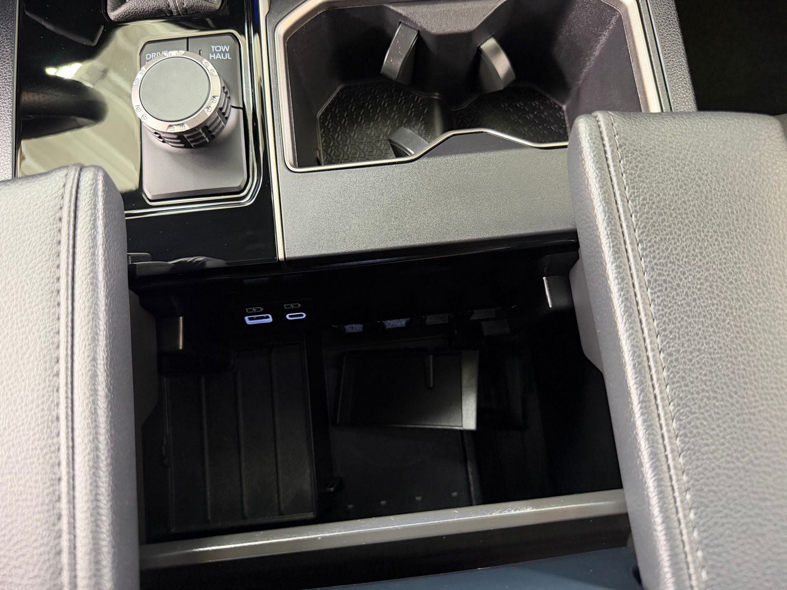 2025 Toyota Tundra SR5 - Photo 38