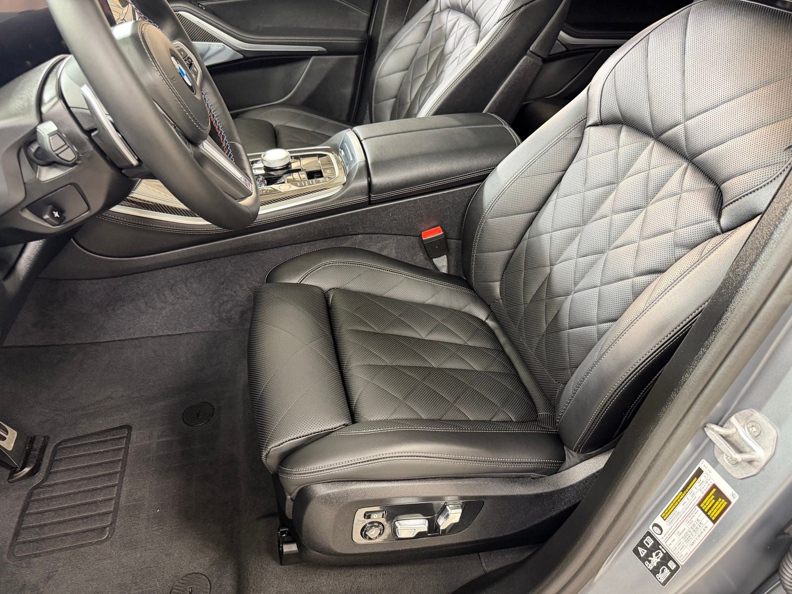 2025 BMW X5 M60i