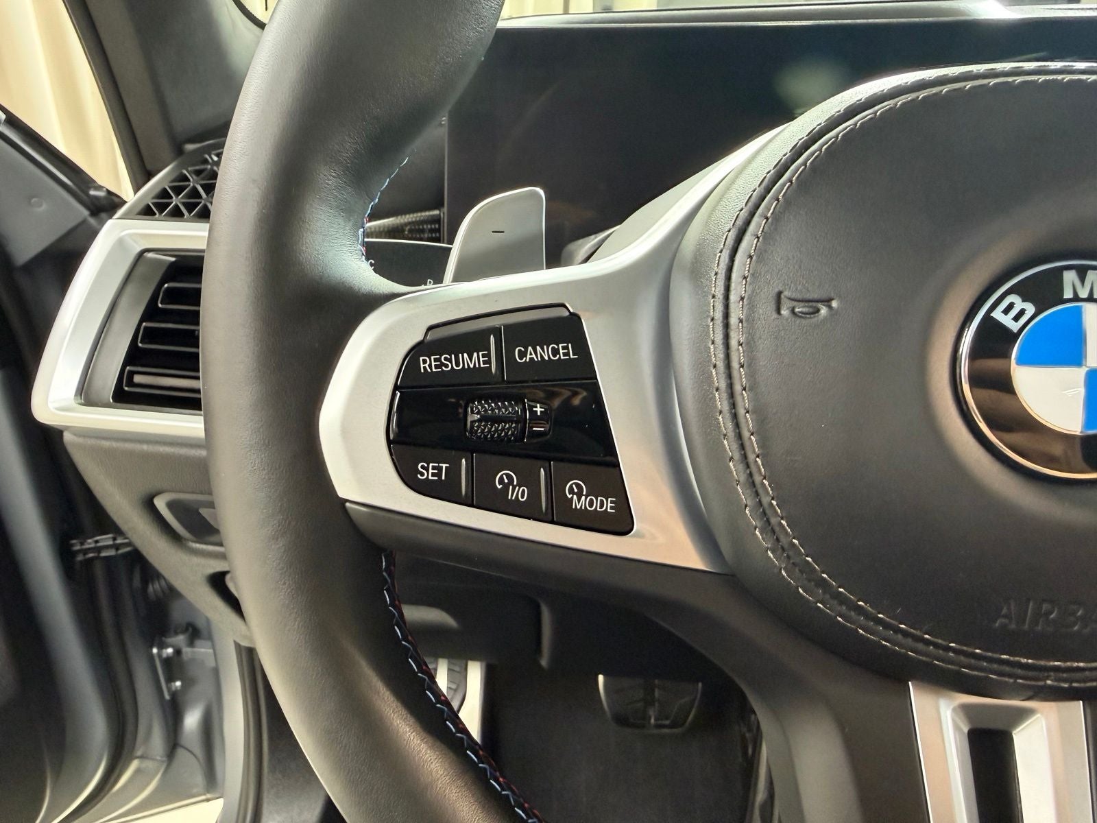 2025 BMW X5 M60i