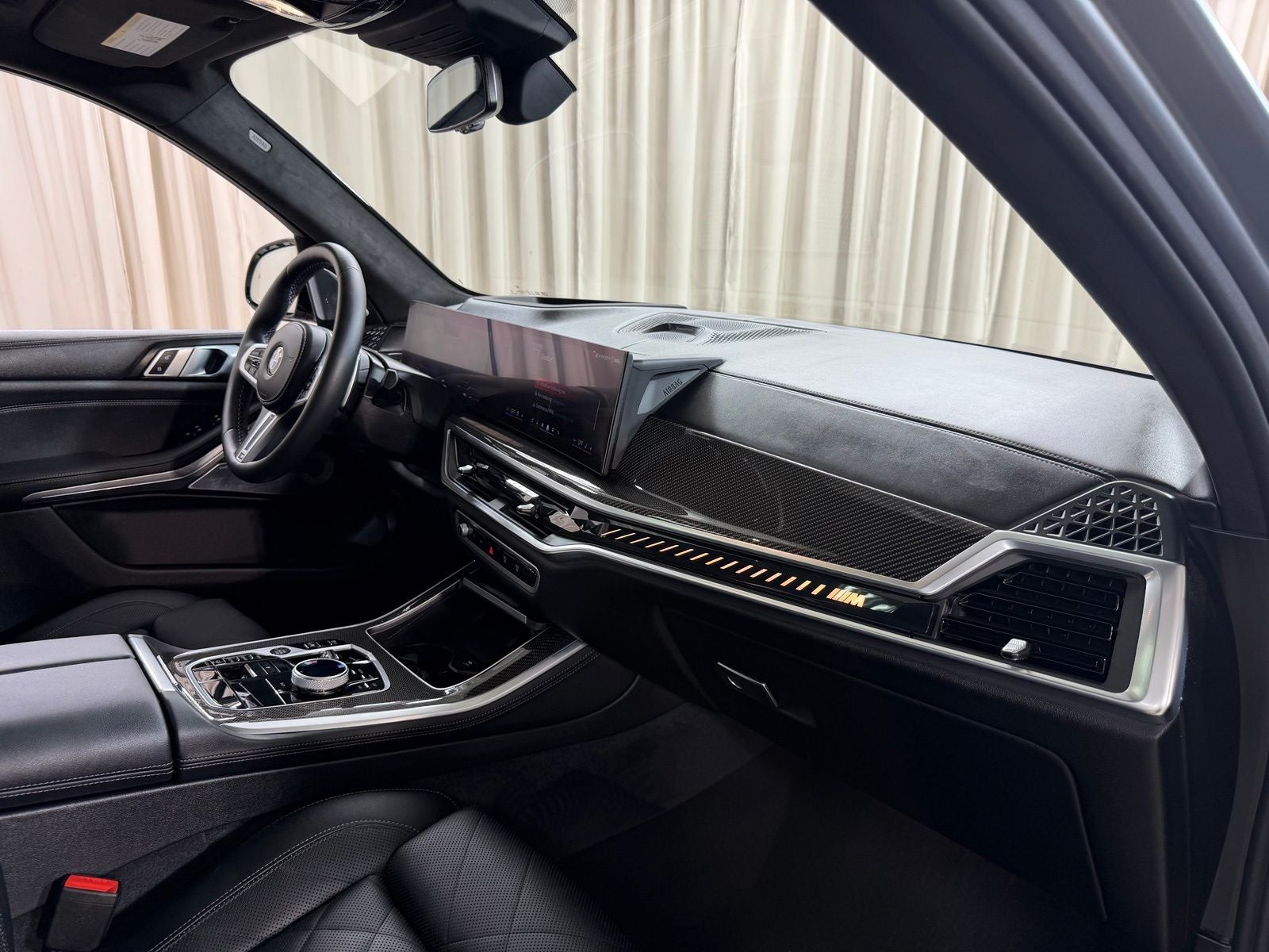 2025 BMW X5 M60i