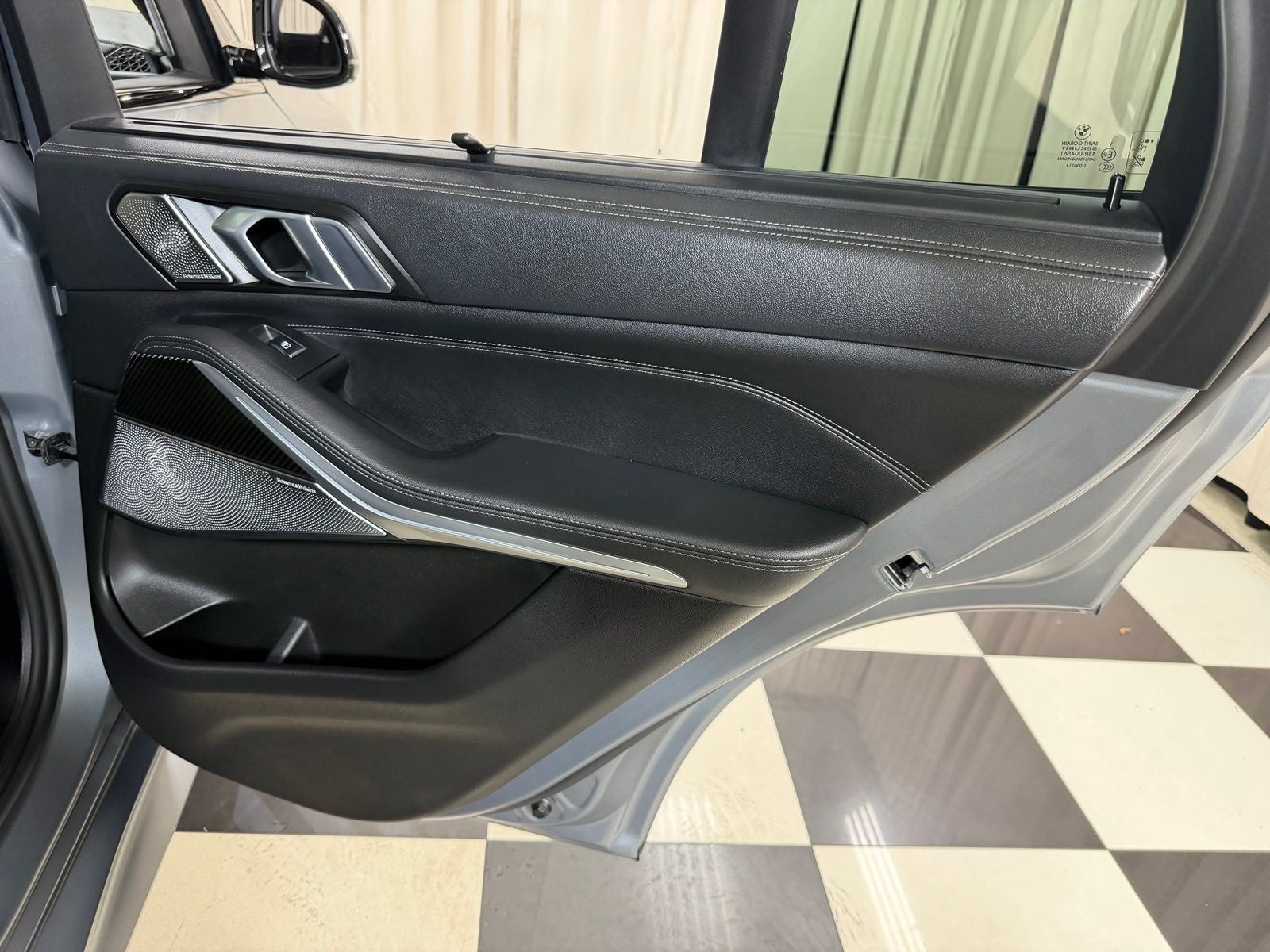 2025 BMW X5 M60i