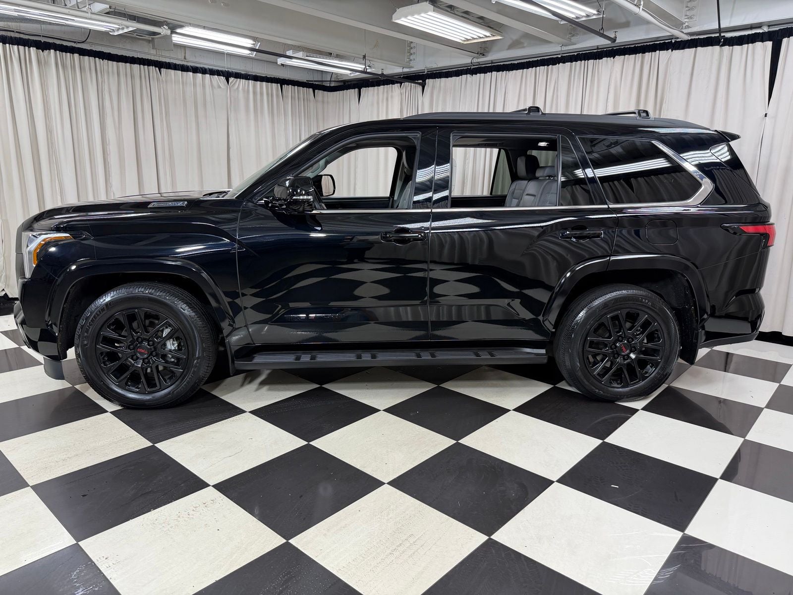 2023 Toyota Sequoia SR5