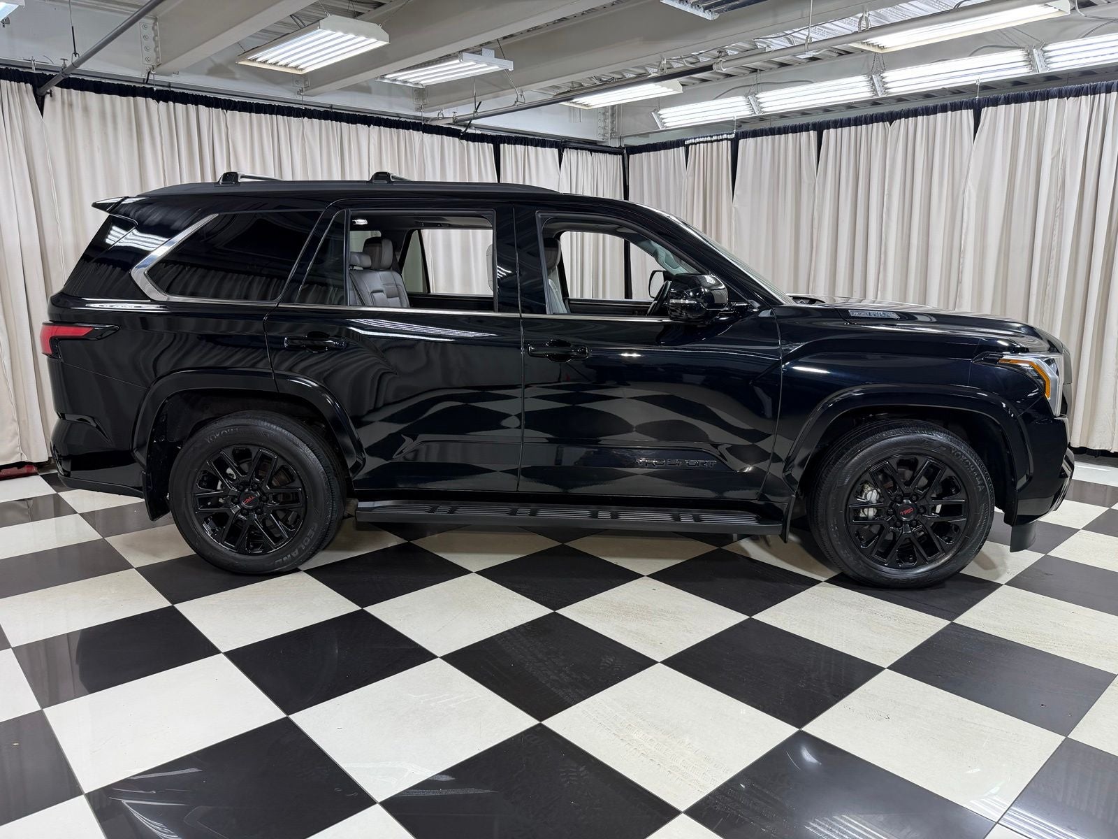 2023 Toyota Sequoia SR5