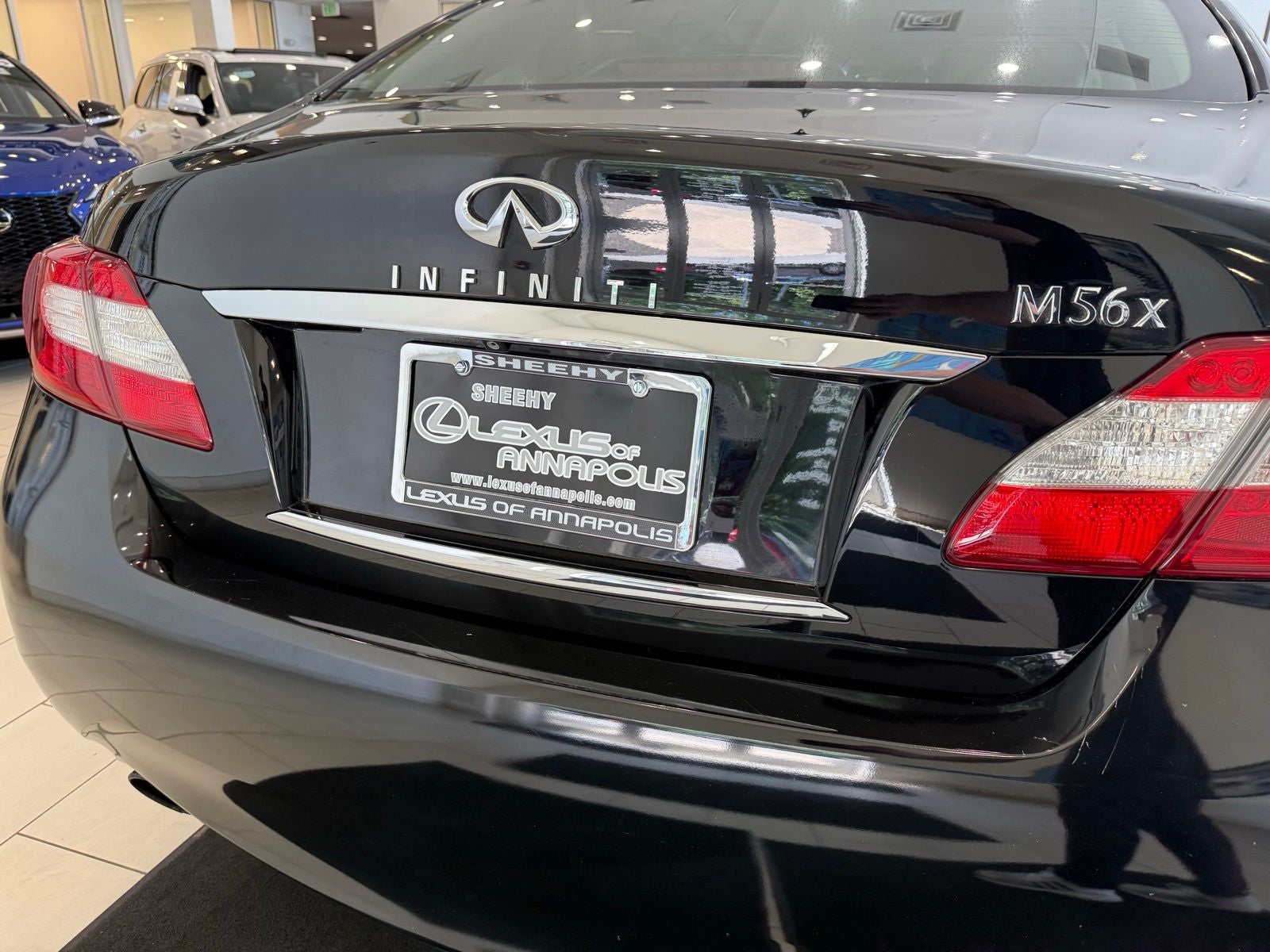 2011 INFINITI M56 X