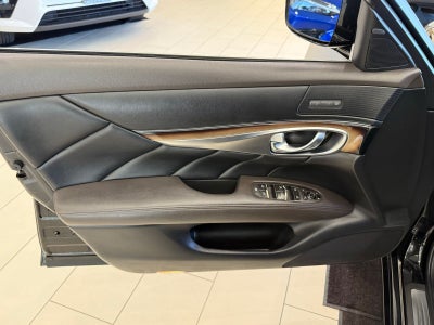 2011 INFINITI M56 X