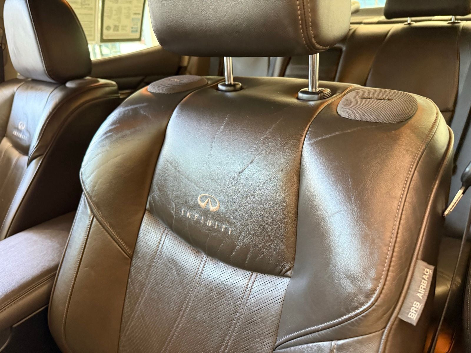 2011 INFINITI M56 X