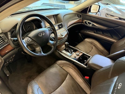 2011 INFINITI M56 X